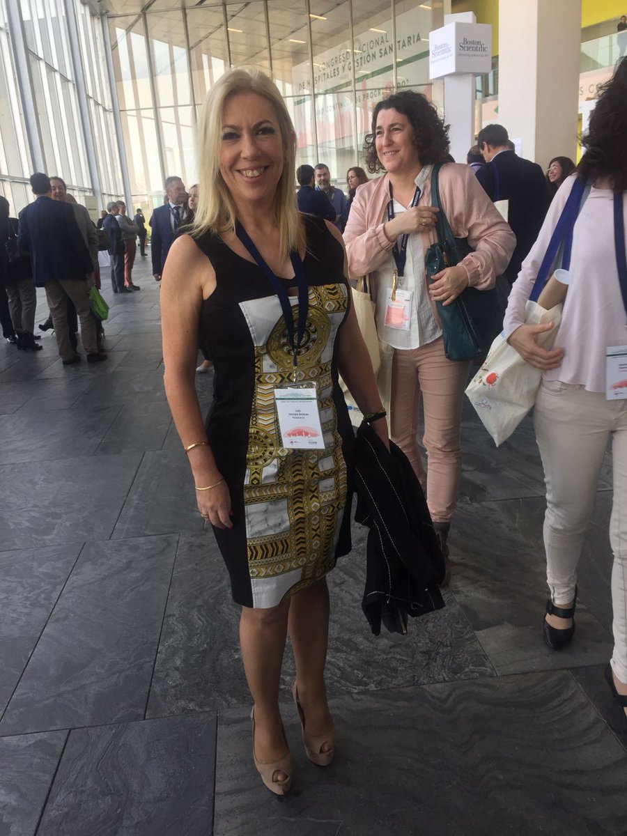 talentwave_es's tweet photo. Montse Fdez de Haro de #talentwave hoy en Congreso Nacional de Hospitales hablando de empatía y gestión hospitalaria #20cnh #hospitales2017 https://t.co/AvEOZWvRJg