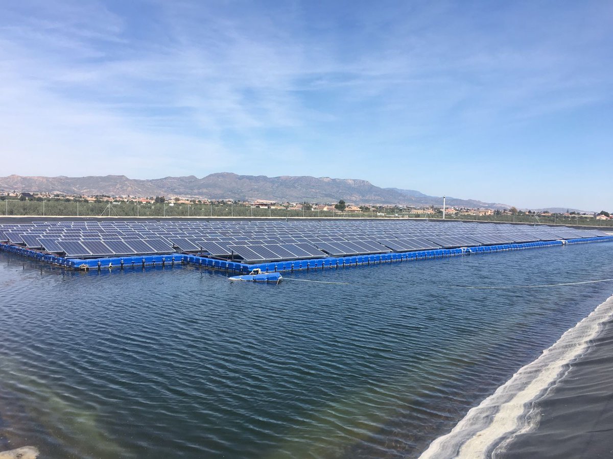 Industria_RM's tweet photo. @Esther_Marin_ asiste a lnaguraciรณn de 1ยช plataforma fotovoltaica flotante en Espaรฑa para bombeo agua riego. En #Lorca #EsferaSolar https://t.co/TUDQJbqEAO