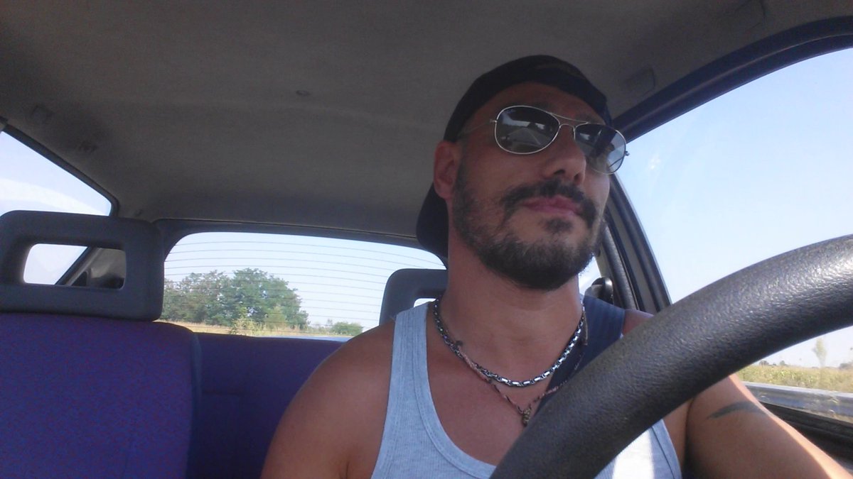 JoelSepelJOELSE's tweet photo. https://t.co/xDsnFIdET7 #能源 #адреналин #JOELSE #JOELSEPEL #Rocker #Singer #FrontMan #OneOnAMilion #bycar #raybanstyle #rayban #raybanglasses https://t.co/j7tqcv9sEA