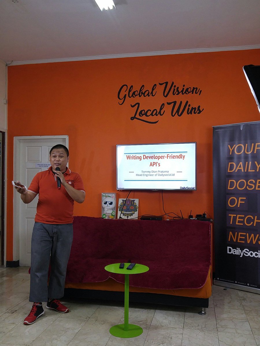 dailysocial's tweet image. Simak live stream #KamisKoding di instagram @DailySocial guys! Don&apos;t Miss it 😀