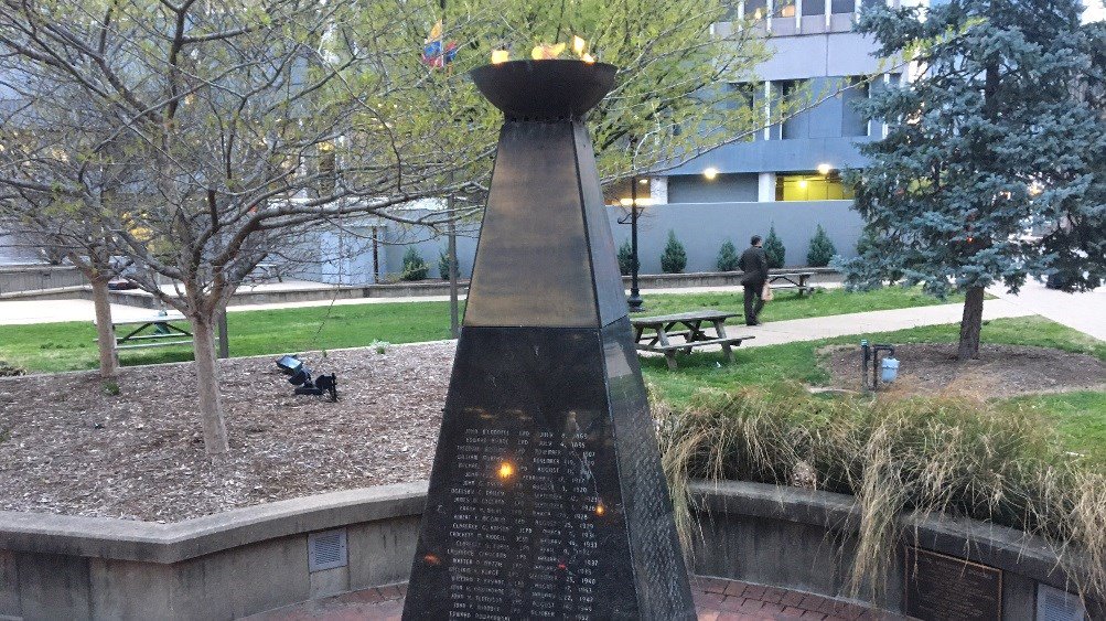 WDRBWAVE's tweet photo. A public memorial is today at 10 a.m. in Jefferson Square to honor fallen LMPD Officer Nick Rodman rhttp://bit.ly/2obXT0g https://t.co/Fu3wUzSm0t