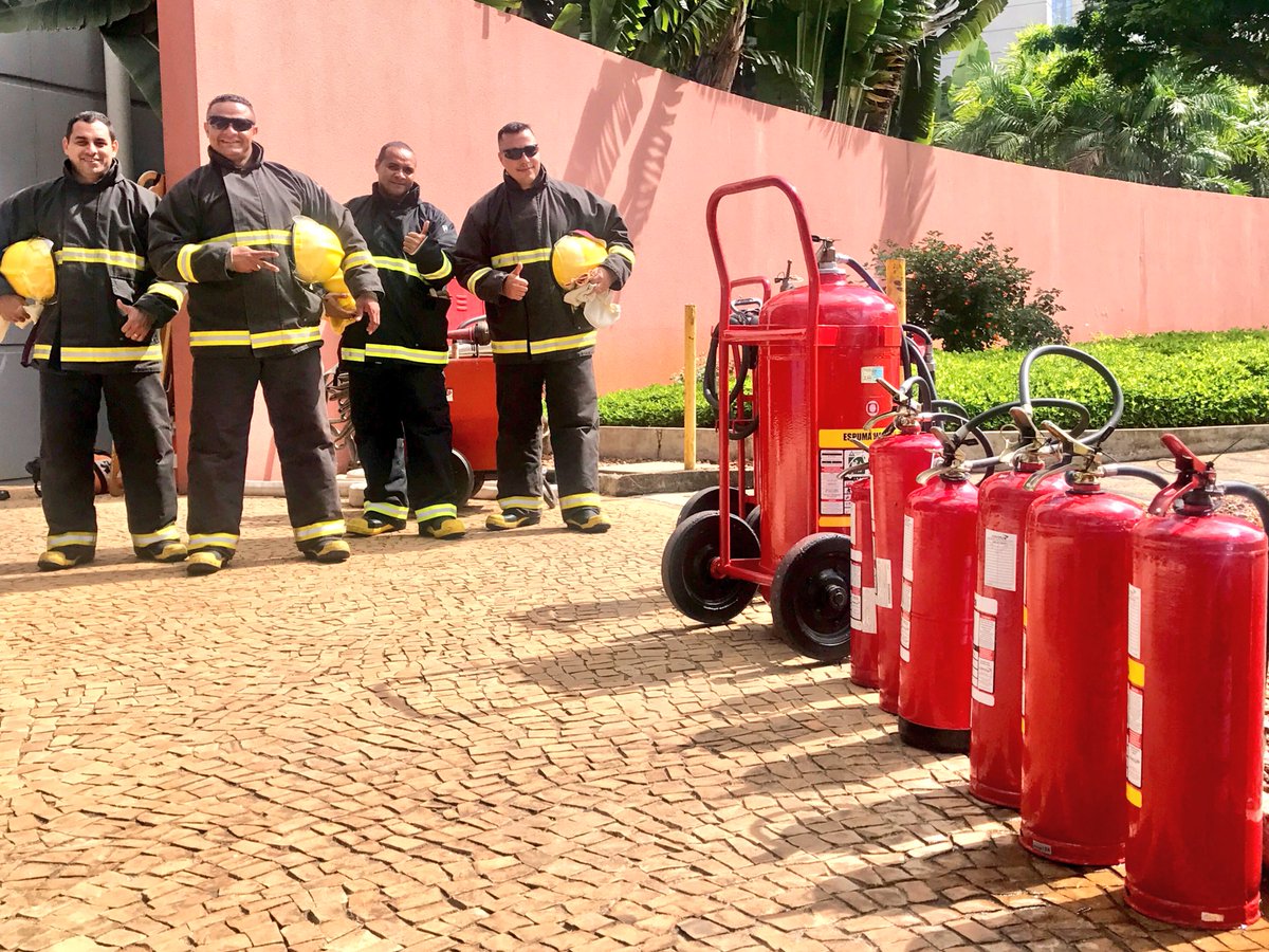 Ainda bem q tem essa galera aqui qdo o noticiário pega fogo!😉#SPTV