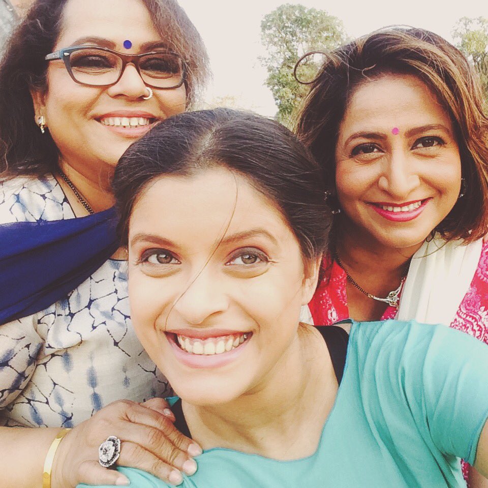 Awesomest threesome!😍#actors #costars #NirmitiSawant #KishoriAmbiye #marathi #film #onset #masti #outdoor #shootlife