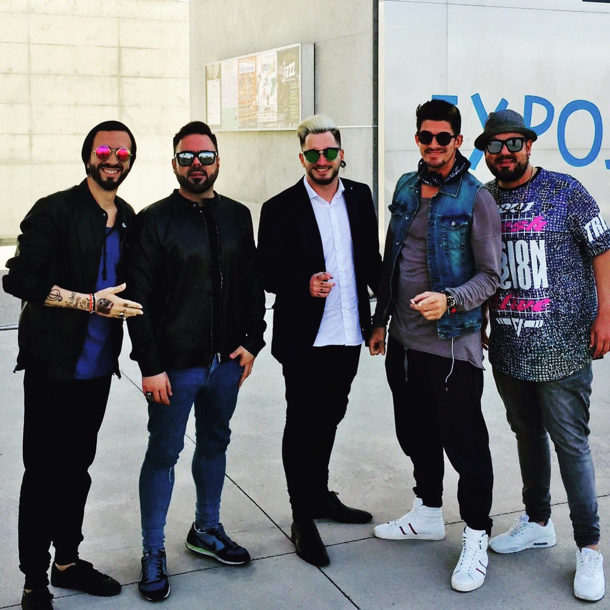 Sorpresa! Hoy estaremos poniendo música a los #PremiosElPúblico de <a href="/canalsur/">CanalSur</a>. Podéis seguir la gala en directo en <a href="/CanalSurRadio/">Canal Sur Radio</a> a las 16h