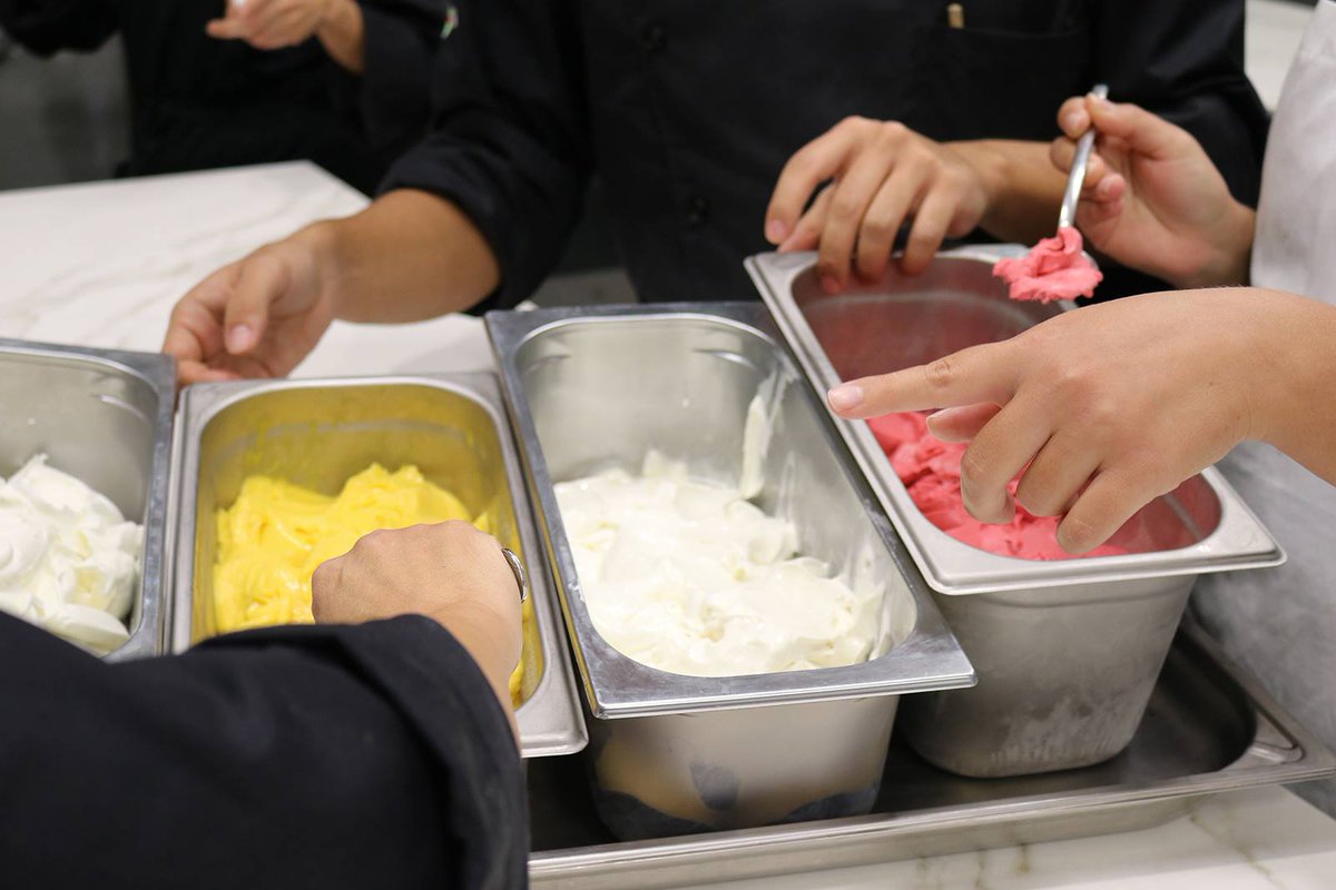 De la teoría a la práctica. Los alumnos del Máster en Gastronomía #Gasma aprenden las claves de la heladería artesana con Mario Masiá