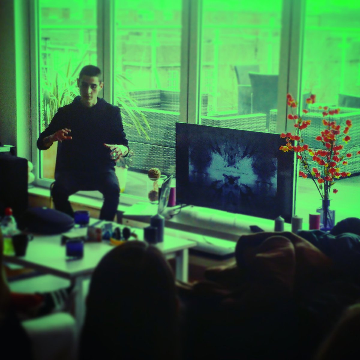 jamesemarks's tweet photo. LOVE! had a mind melting mid-weeker @TheMixUK @behindthebeats @PRICKIMAGE @DoubleMeVR @RavensbourneUK @vrperceptions #VirtualAwakening #MxR https://t.co/ug1rEetnce