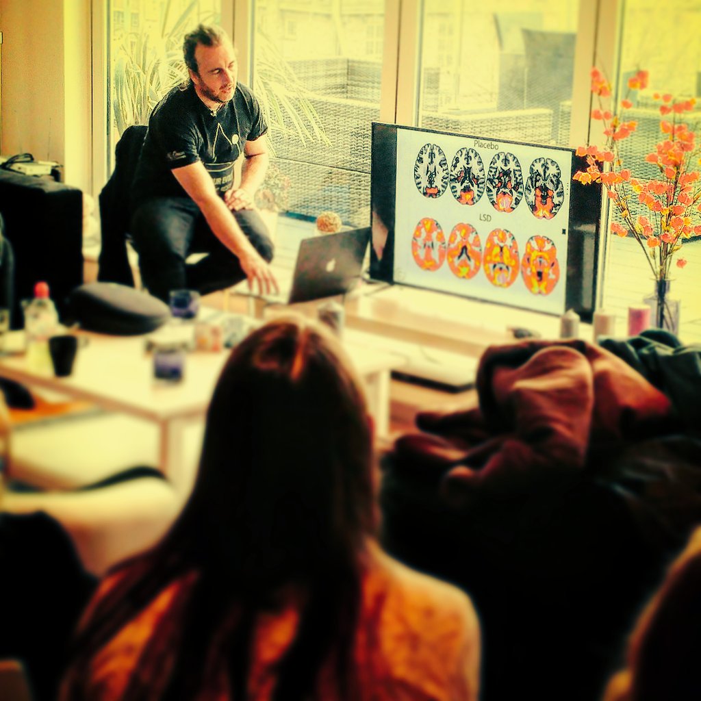 jamesemarks's tweet photo. LOVE! had a mind melting mid-weeker @TheMixUK @behindthebeats @PRICKIMAGE @DoubleMeVR @RavensbourneUK @vrperceptions #VirtualAwakening #MxR https://t.co/ug1rEetnce
