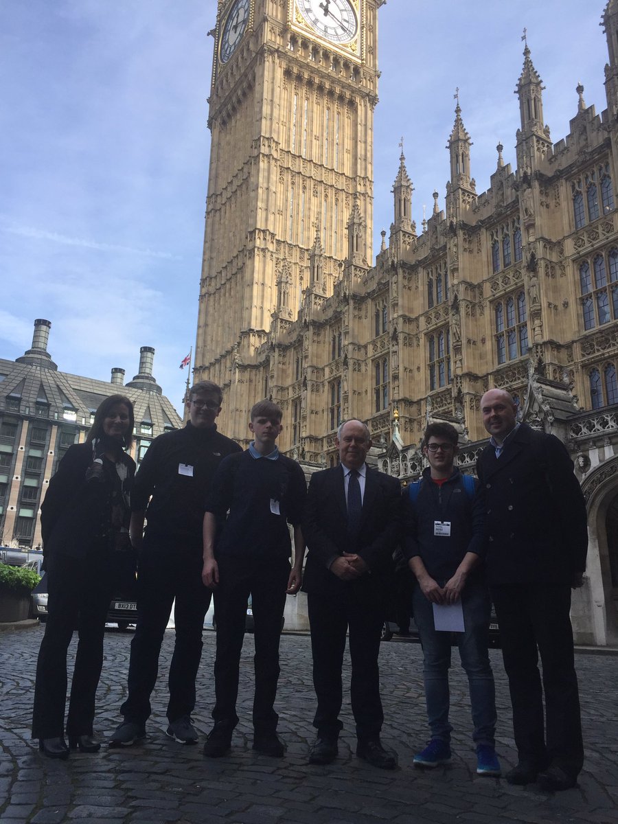 Great to meet up with Barry &amp; the team from <a href="/DavidHughesYDH/">Ysgol David Hughes</a> &amp; <a href="/Y_S_T_J/">YsgolSyrThomasJones</a> as part of the #PlayUnified event in House of Lords. Braf cyfarfod