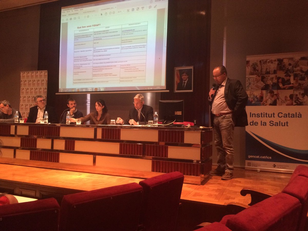 apicste's tweet photo. El Dr. Clua, professional d l'#apicste, compartint la seva experiència com a premiat en convocatòries anteriors en la jornada #AjutsIDAP2016 https://t.co/oMdXN4FPlg