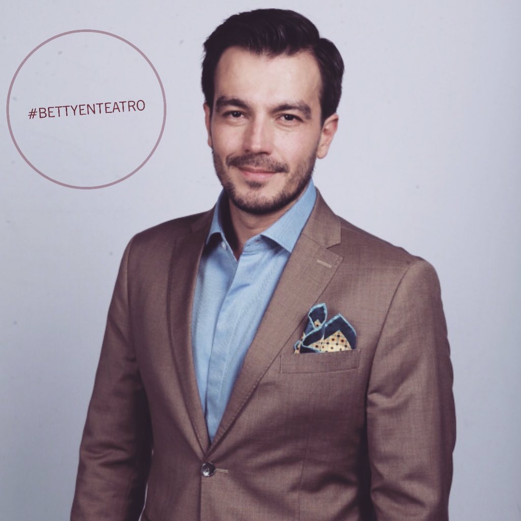 @lucianodalessandro seguramente no será del cuartel de las feas... pero sí se robará más de un corazón en #BettyenTeatro ¡Hoy gran estreno!