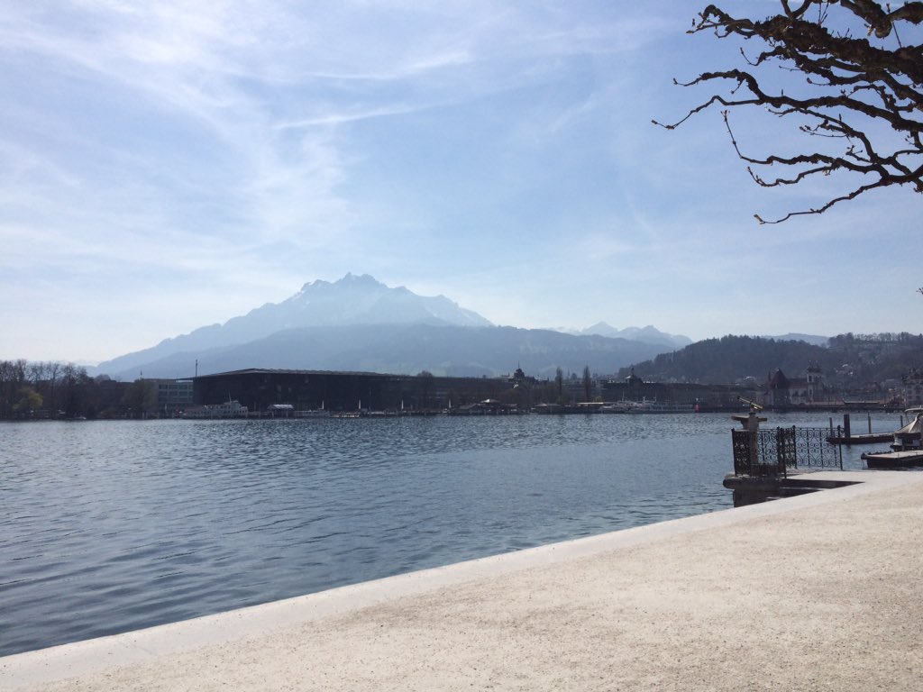 k_kathi's tweet photo. kulissenwechsel! ;-) 
#luzern #vierwaldstättersee #todo #must #highlight #mild #hochgenuss #sonne #frühling #berge #frei #relaxen #ich https://t.co/hXJyZSBvFi