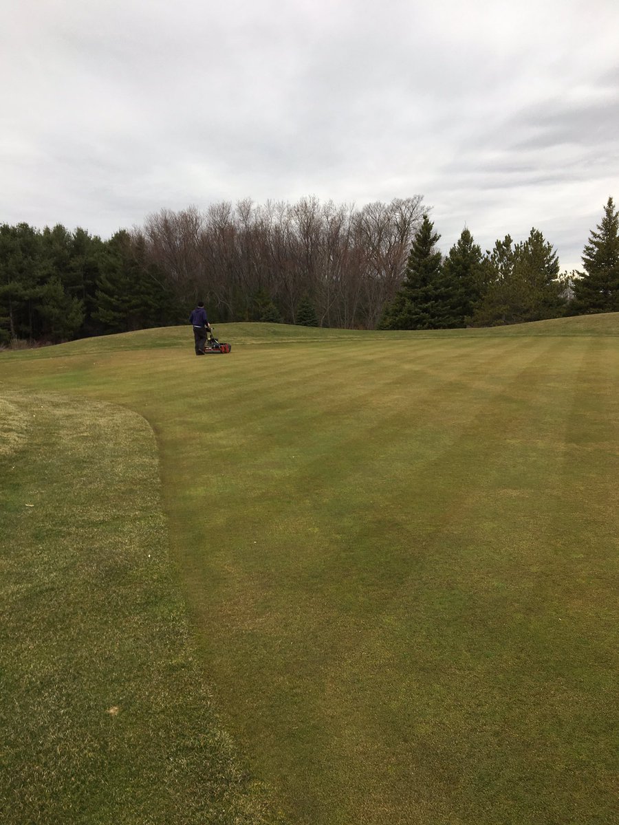MGCgrounds's tweet photo. @MitchellGCC 1st cut. Still shooting for Apr 4 opening. 9 holes and walking only. Volunteer clean up Sat 8-12. Bring a rake and a friend. https://t.co/HinRc0kRJH