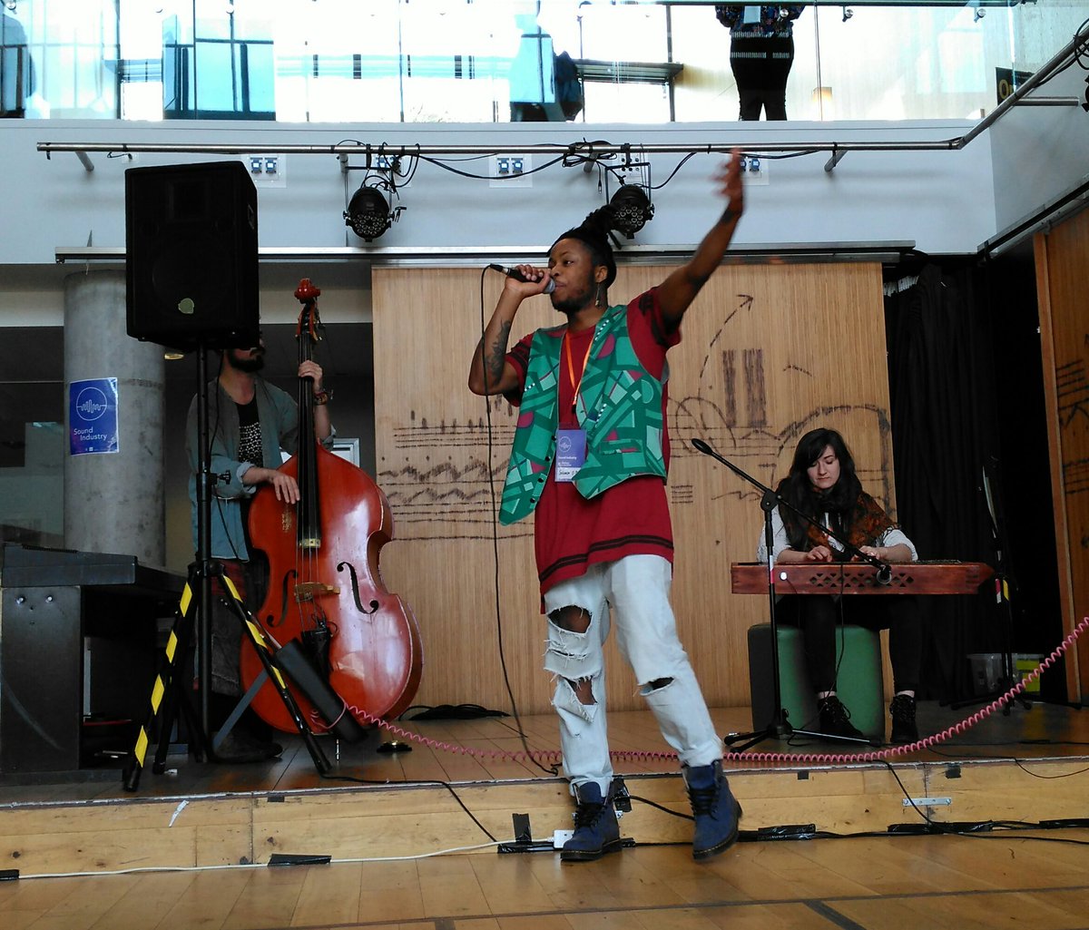 Incredible impromptu jam between <a href="/JausmeSounds/">Jausmė</a> and Solomon OB in the Foyer during @SoundIndustry_ conference @BWiMusic #bristol #gigs