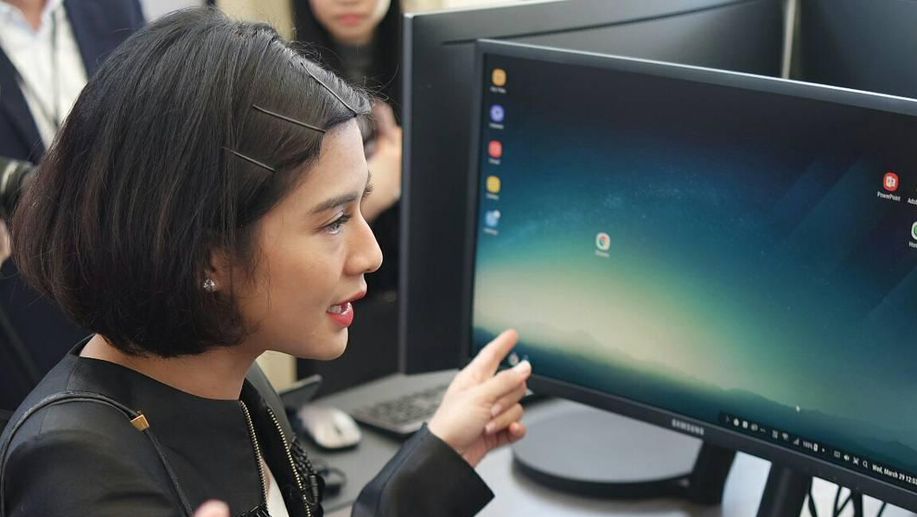 Keren! Galaxy S8 Bisa Disulap Jadi PC Desktop detik.id/6ATeGt via <a href="/detikinet/">detikinet</a>