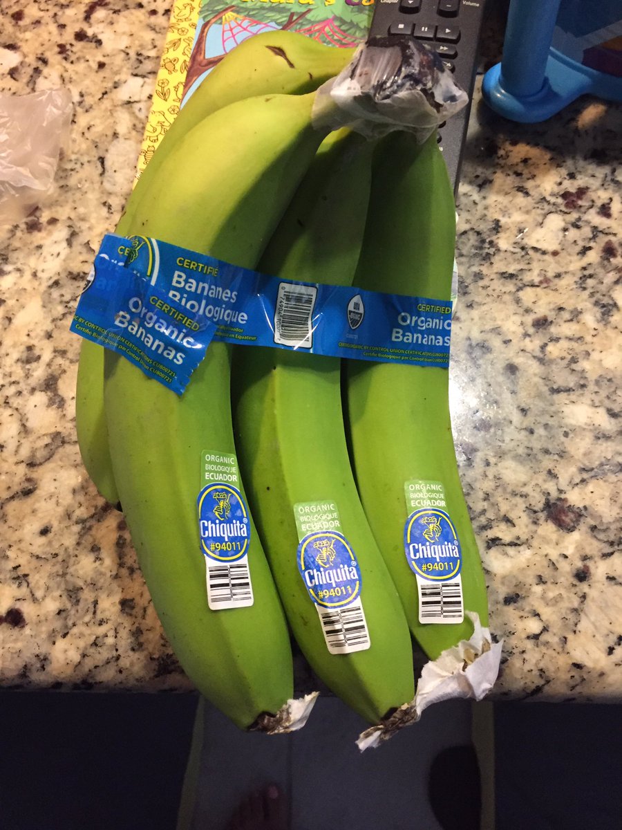 RuedaFranchesca's tweet photo. @PublixHelps bought these bananas a week ago, will they ever ripen? https://t.co/aelOJK6aWY