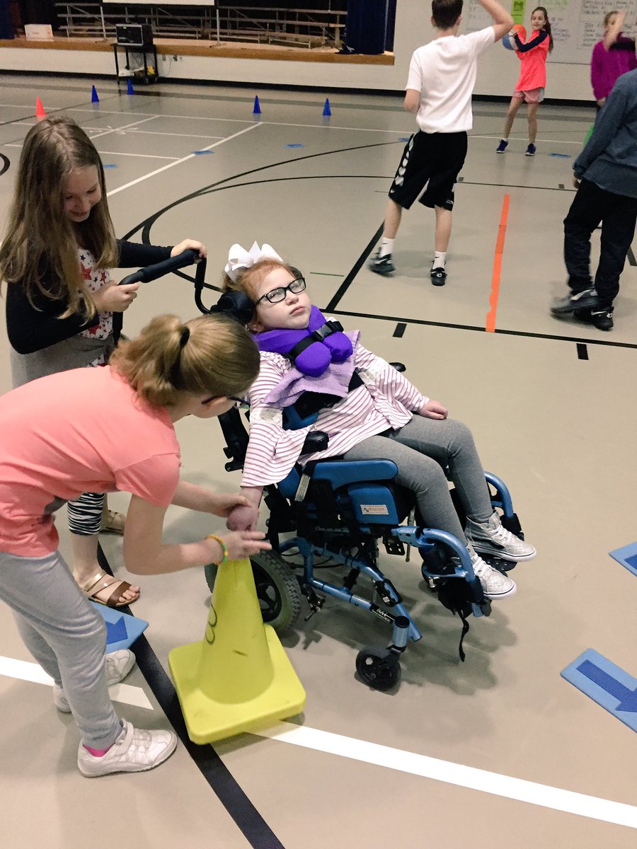 BES_PE's tweet photo. #ModifiedPEClass had spring fever with some Modified baseball this morning! βΎοΈ #PEForEveryone #KindnessMatters @Boone_County https://t.co/QneBoyXCln