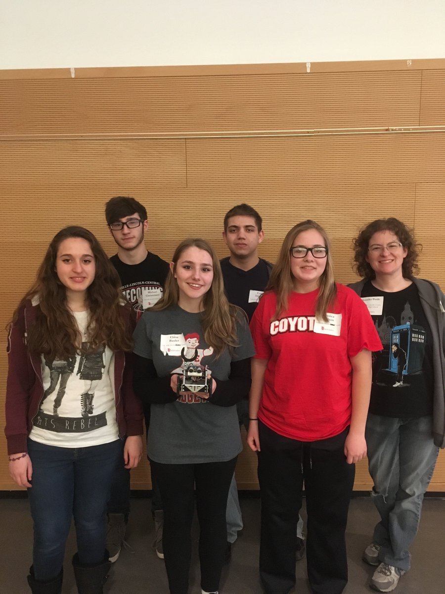 mrspooleyo's tweet photo. Great time at the @usd Robotics competition! @ELC_Code_Club @ELCMidgets https://t.co/g9dGVDil2s