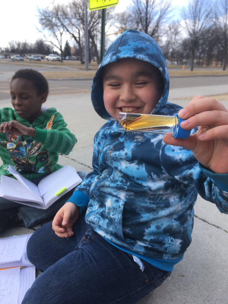 MsDarling3's tweet photo. It was so beautiful out that we brought our science outside! We loved getting to explore our states of matter in the fresh air. #gfschools https://t.co/nhD1uFMhPy