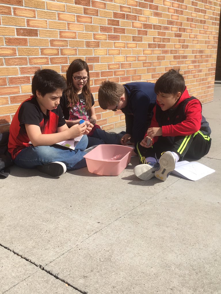 MsDarling3's tweet photo. It was so beautiful out that we brought our science outside! We loved getting to explore our states of matter in the fresh air. #gfschools https://t.co/nhD1uFMhPy
