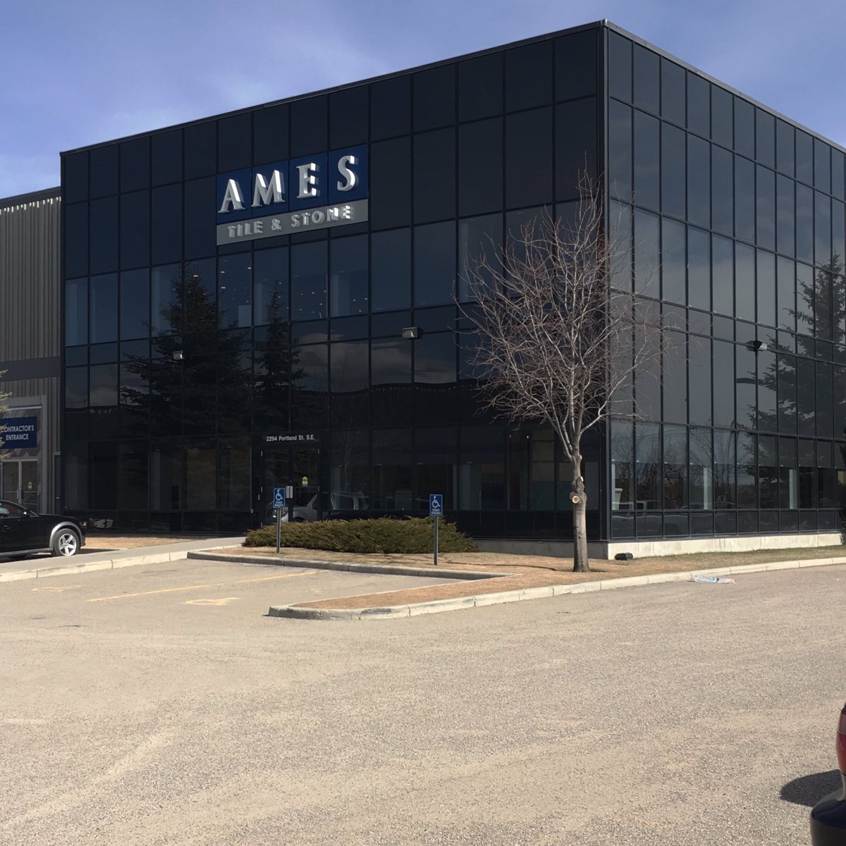 MadisonBuilt's tweet photo. The new @amestile showroom in #yyc is F-A-N-C-Y! #buildersbebuilding https://t.co/Vjf89h02lH