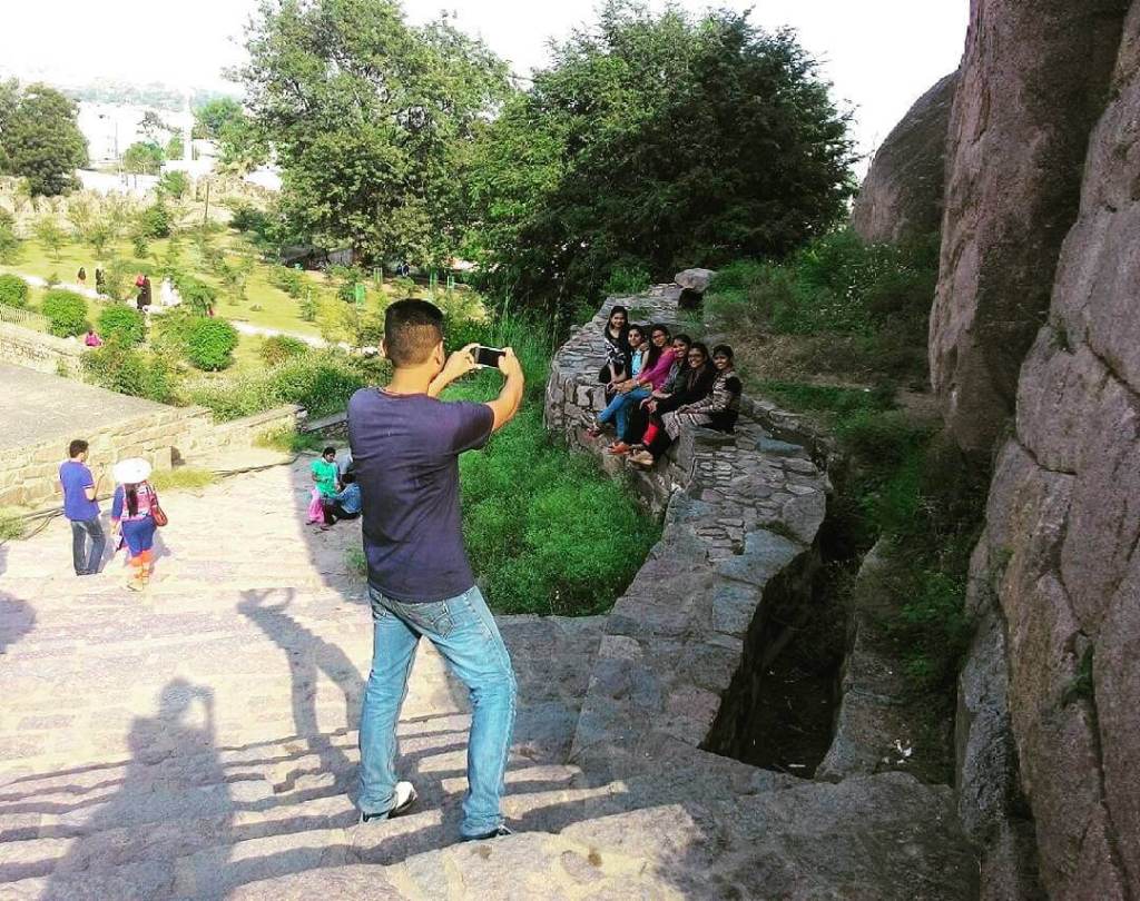 Travel_Osm's tweet photo. Travel-Clicking Group Photo, Golkonda Fort, Hyderabad, Telangana-Travellershelp https://t.co/aefQ7HceOs https://t.co/aavEQTHKpA