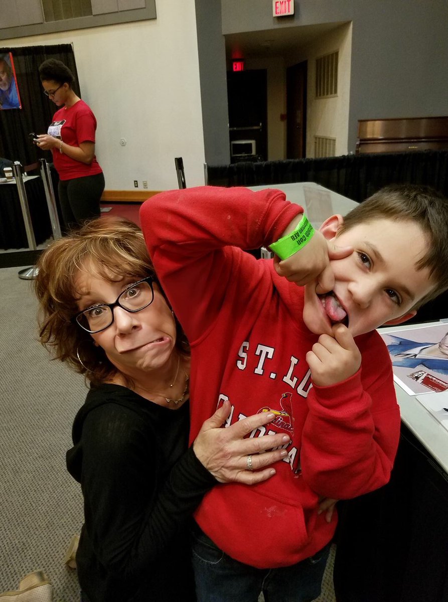 MobileMonicker's tweet photo. #StealthCon memories 2017 - @Msmindysterling with fans
#AustinPowers #Icarly #AntFarm #ConMan #TheLegendofKorra https://t.co/lCKLsMXW2O