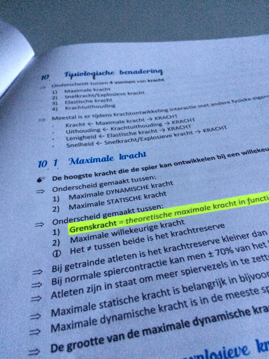 louisecoryn's tweet photo. "Fluoriseer enkel het belangrijkste" 😅😅#SBHowest https://t.co/lX6L6MjUmw