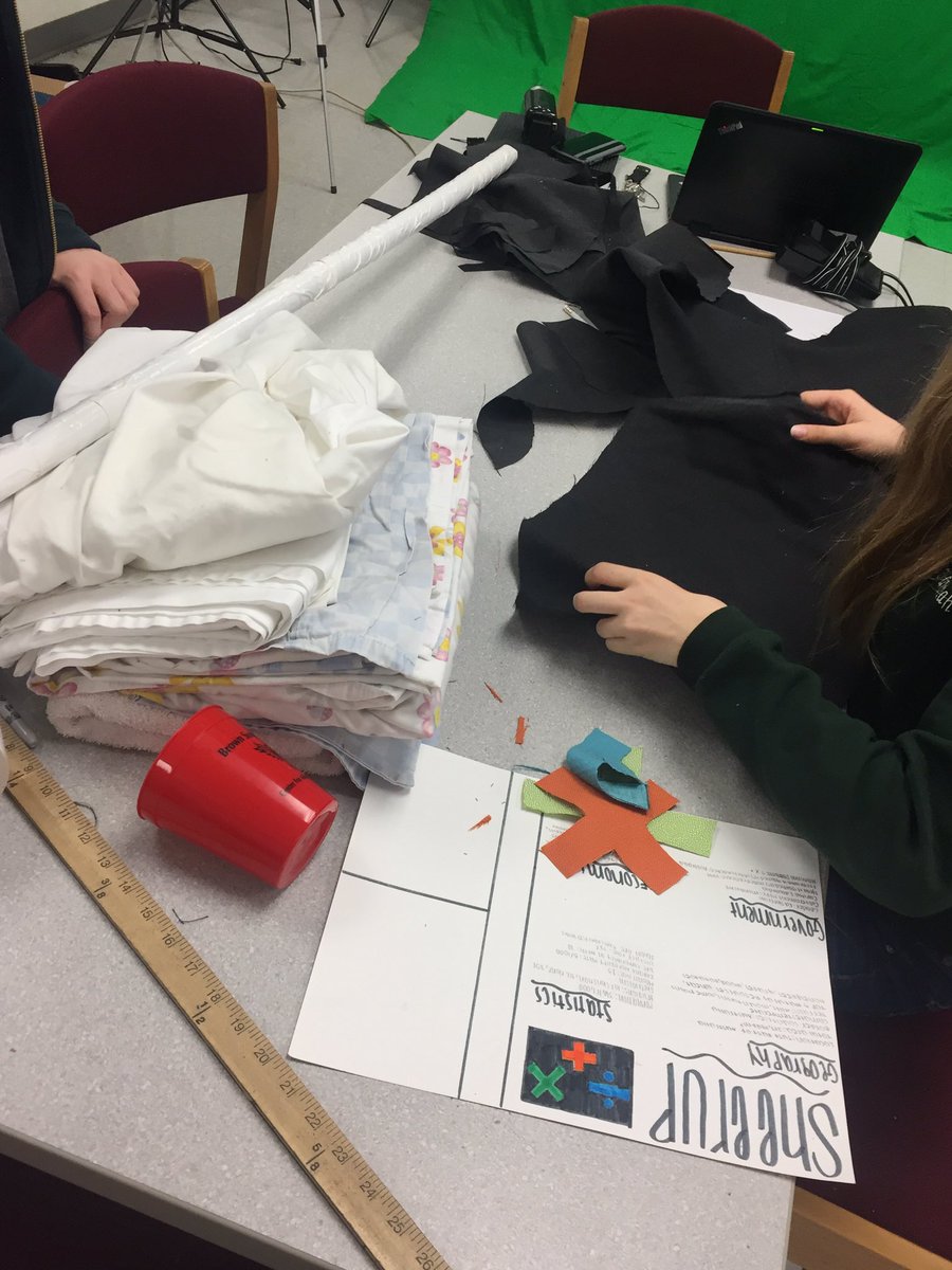 LandeBrady's tweet photo. 7th grade #socialstudies students @BSMSPhoenix creating Flags for their created Nation-State in the #MakerGCS lab https://t.co/SvCa58cPj9