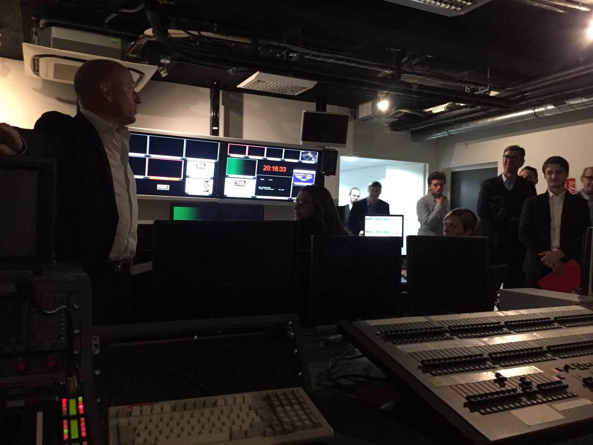 datagones's tweet photo. Visite de la regie de @TLMLyon à la soirée #Datagones https://t.co/y6GH9pJU5X