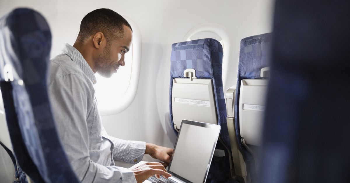 mally_dick's tweet photo. Qatar Airways are offering passengers replacement laptops during the electronics ban https://t.co/QsTGujEpnw https://t.co/kc06cIWxl1