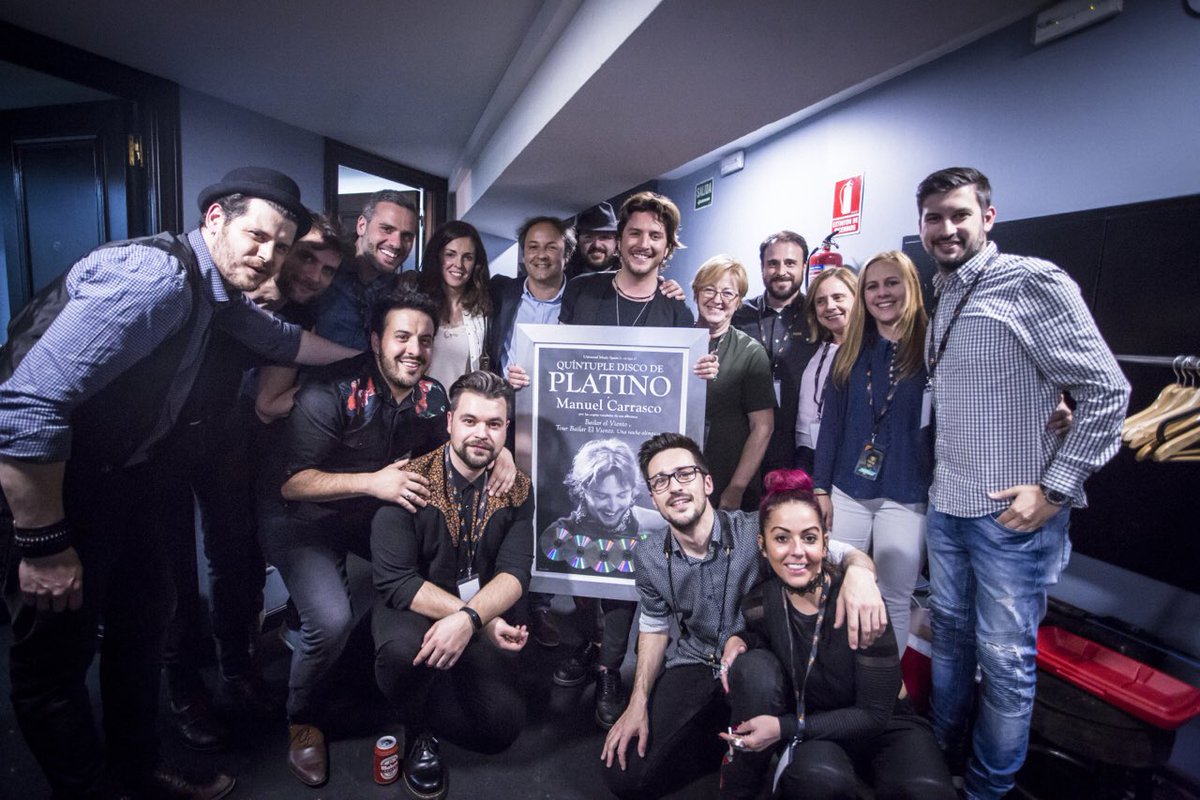 manuelcarrasco_'s tweet photo. Gracias por este quinto disco de platino, a todos los que lo habéis hecho posible!!!  #GRACIAS #tourbailarelviento2017 #elultimobaile 🌪🌪🤘 https://t.co/JzBuzfyzCl