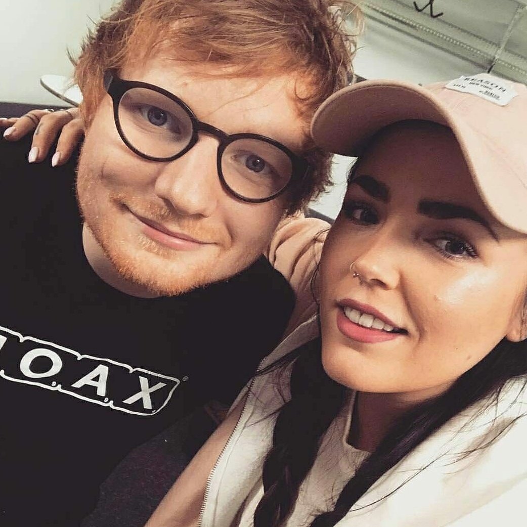 sheerios_py's tweet photo. Ed junto a fans en el backstage del show en Suecia. 
#SheeriosPy https://t.co/S2wF8YbSM0