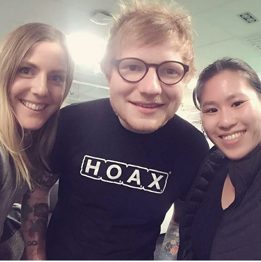 sheerios_py's tweet photo. Ed junto a fans en el backstage del show en Suecia. 
#SheeriosPy https://t.co/S2wF8YbSM0