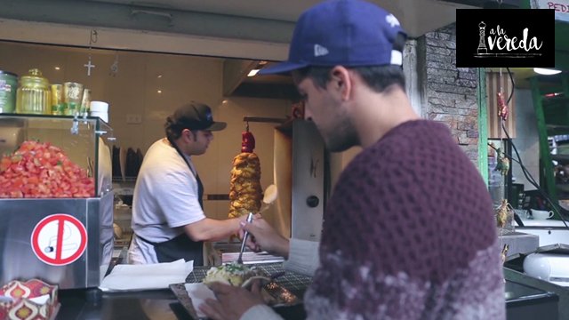 CANAL_13C's tweet photo. Descubre los más ricos sabores de carritos de comida junto a @ElyMella_ en #ALaVereda este domingo a las 09:30AM https://t.co/jWGpTL7SX1