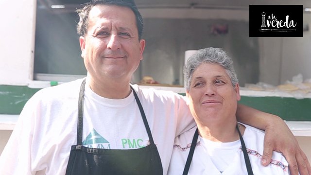CANAL_13C's tweet photo. Descubre los más ricos sabores de carritos de comida junto a @ElyMella_ en #ALaVereda este domingo a las 09:30AM https://t.co/jWGpTL7SX1