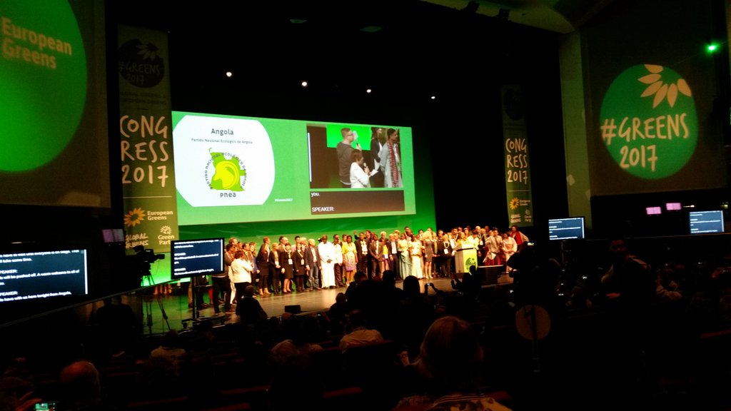 More then 1800 delegates from about 90 countries : this is the Green side of globalisation #Greens2017