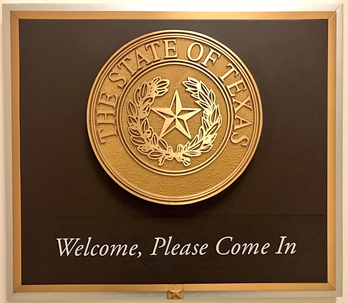 TexasHollie's tweet photo. Wonderful meeting with @PeteSessions staff today. Any office w/ @drpepper on hand is a win! #ProudTexan #MTACA #Texas #txlege #EA2017DCTrip https://t.co/hCHq1f2wmK