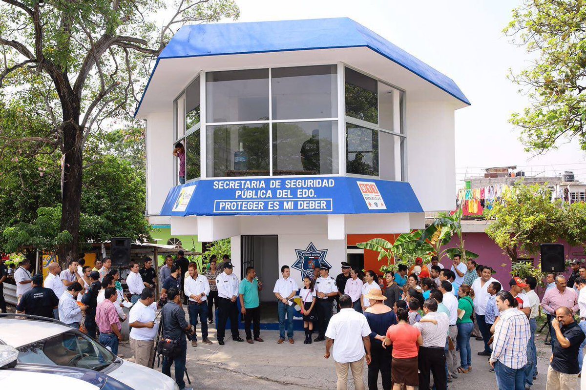 SSPCTabasco's tweet photo. Inaugura Comisionado de SSP #JCVG y @gerardogaudiano la caseta de policía de la colonia La Manga 1, juntos sumamos esfuerzos https://t.co/XsIcmSBysH