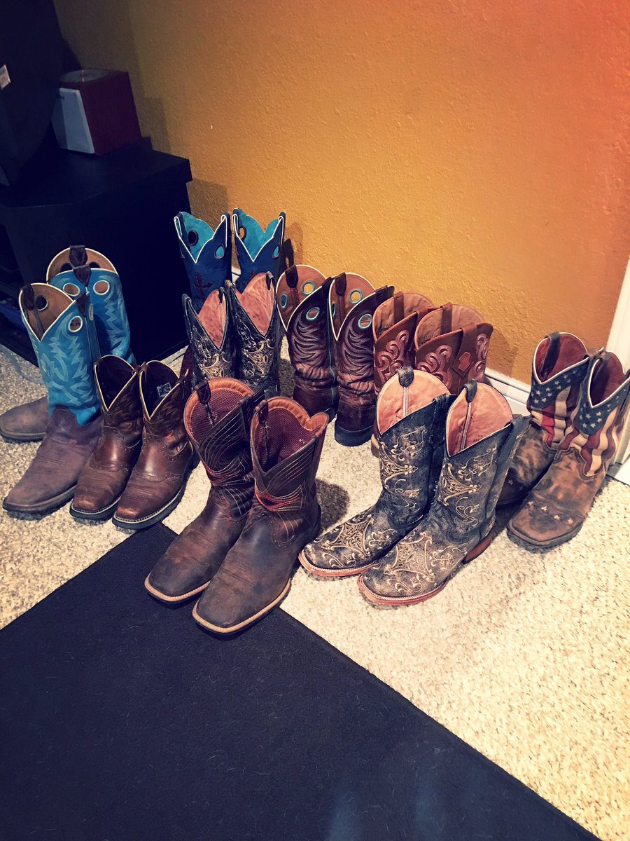 TxRedDirtAngel's tweet photo. #BlendedFamiliy #WorkingOnAFullHouse #ObviousBootLove❤ https://t.co/f5prGn9U36