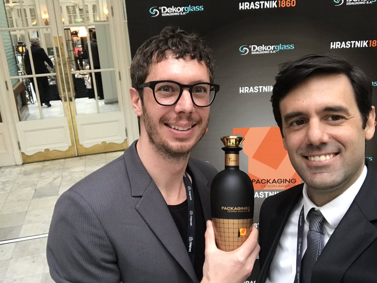 IvanVucetic's tweet photo. Max Steffan winner of our 1st Packaging Desing Award held in London at the World Whiskie Conference.#Hrastnik1860 https://t.co/mspiPEMsTr