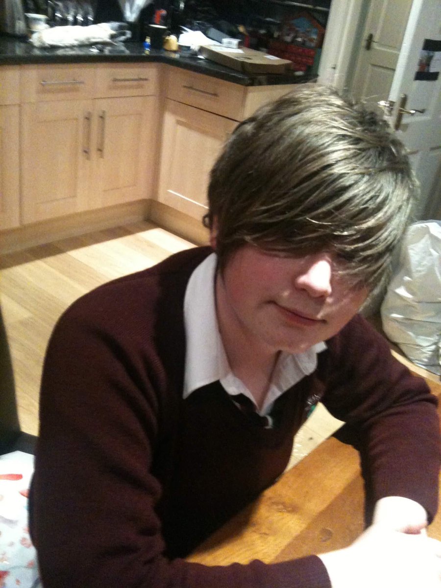 J1K1N's tweet image. my son has turned EMO!! What do I DO HE CANT SEE