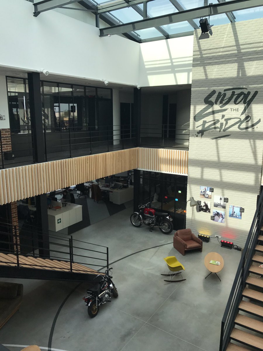 _LibertyRider_'s tweet image. Inauguration de #Motoblouz #paddockparty #Libertyrider