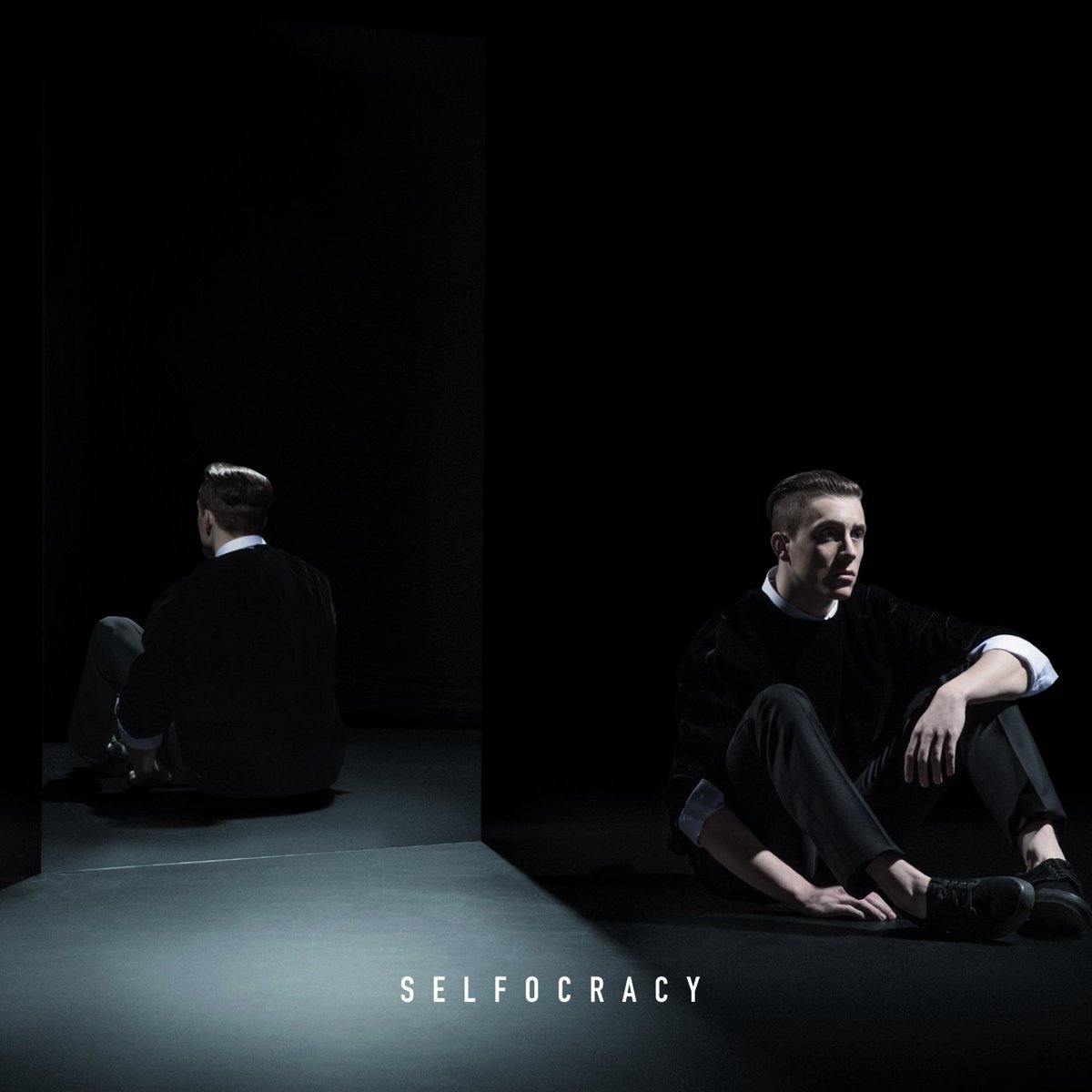 RFMFrance's tweet photo. #JeuRFM : RT &amp; Follow @RFMFrance pour peut-être remporter l'album de @L0oiic #Selfocracy !! https://t.co/PdHfehoat8