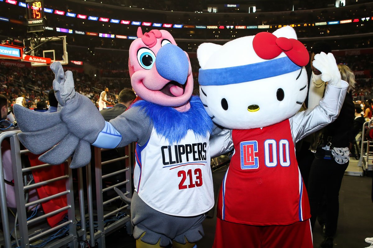 hellokitty's tweet photo. #HelloKitty had a super fun time ballin' out with the @LAClippers last Sunday! #TBT https://t.co/etgDvqBrOj