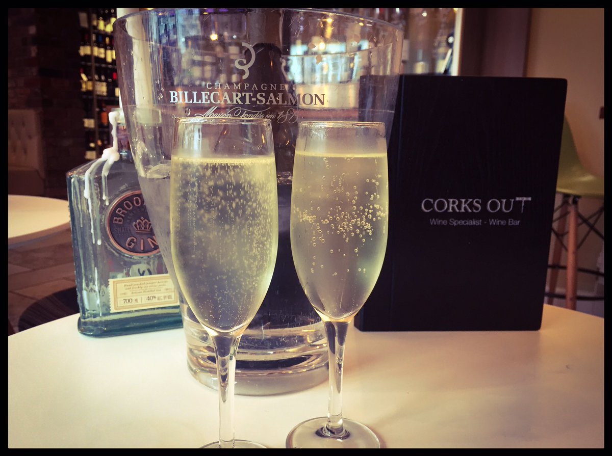 When in #knutsford <a href="/CorksOutKnuts/">Corks Out Knutsford</a> 🥂#afterparty #GreatDay #drinkypoos #Cheshire #bubbles