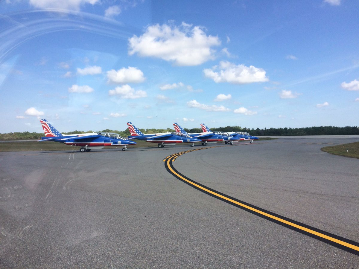 Ready for lineup and take off!
<a href="/PAFofficiel/">Patrouille de France</a> #Melbourne #PAFUSTour #Fightson