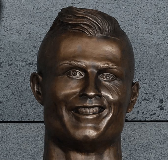 irvhn's tweet image. Del creador de la caricatura de Navas, llega el busto de CR7. Ya Keylor y Ronaldo tienen algo en común 😂

#ZurdoLoHicisteDeNuevo