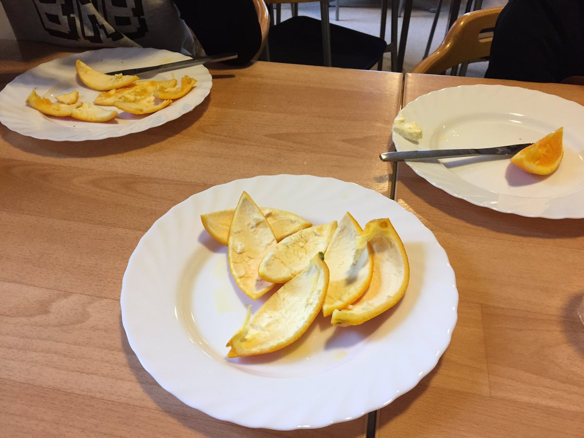 JeanetteArvid's tweet photo. Vi pratar matematik vid mellanmålet - former och tals helhet o delar 😊 #fritids #Villanskolan #malyft https://t.co/0jQQuSY45k