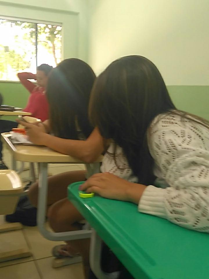 caiopkelly's tweet photo. Suplente da suplente mexendo no celular durante a aula, ela não nos representa
#foracaca https://t.co/D3C7DGJzvD