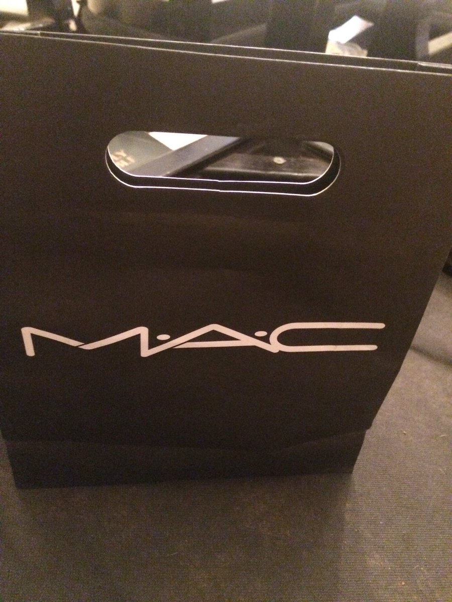MistressRBankss's tweet photo. My film slut bought me ne lipsticks yesterday #matteroyal yass from MAC i only love there shadow & lipstick #sissyslut #femdom https://t.co/b2DzmDz1Cu